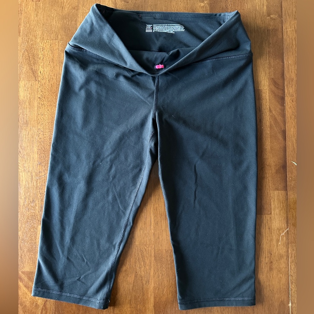 VS Black Capri